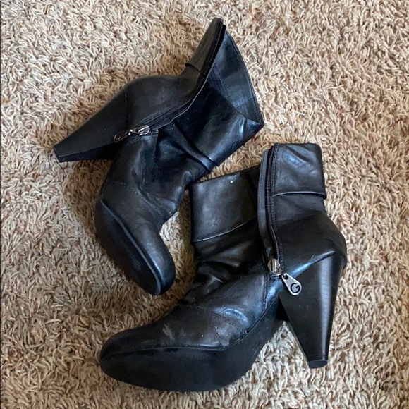 Guess Booties - Picture 2 of 4